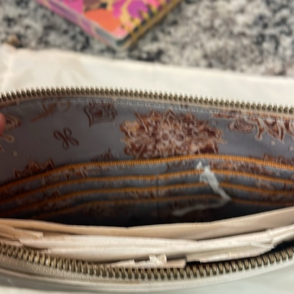 HOBO 100% Leather. Color-Embossed Magnolia. NWT - Picture 4 of 5